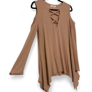 EUC Cherish cold shoulder ribbed top